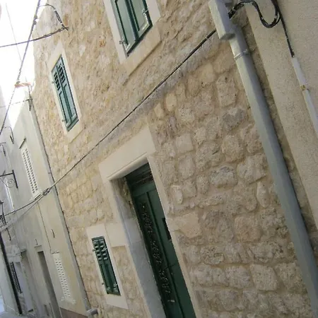 Moon Stone Pag باغ